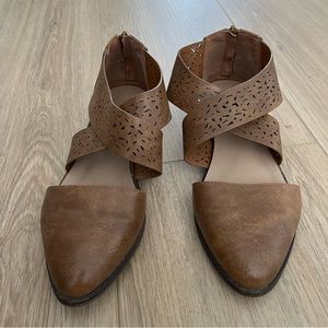 🤎BROWN CRISS-CROSS FAUX LEATHER FLATS🤎